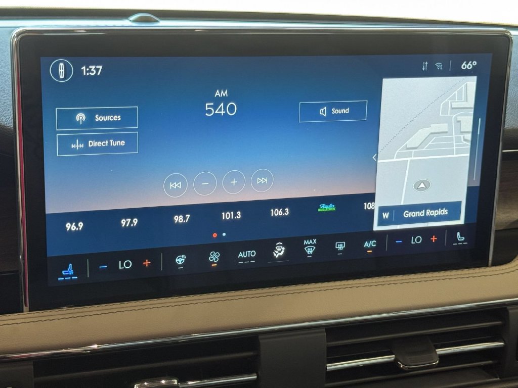 Certified 2024 Lincoln Corsair Reserve w/ Equipment Group 201A AWD/4WD image 24