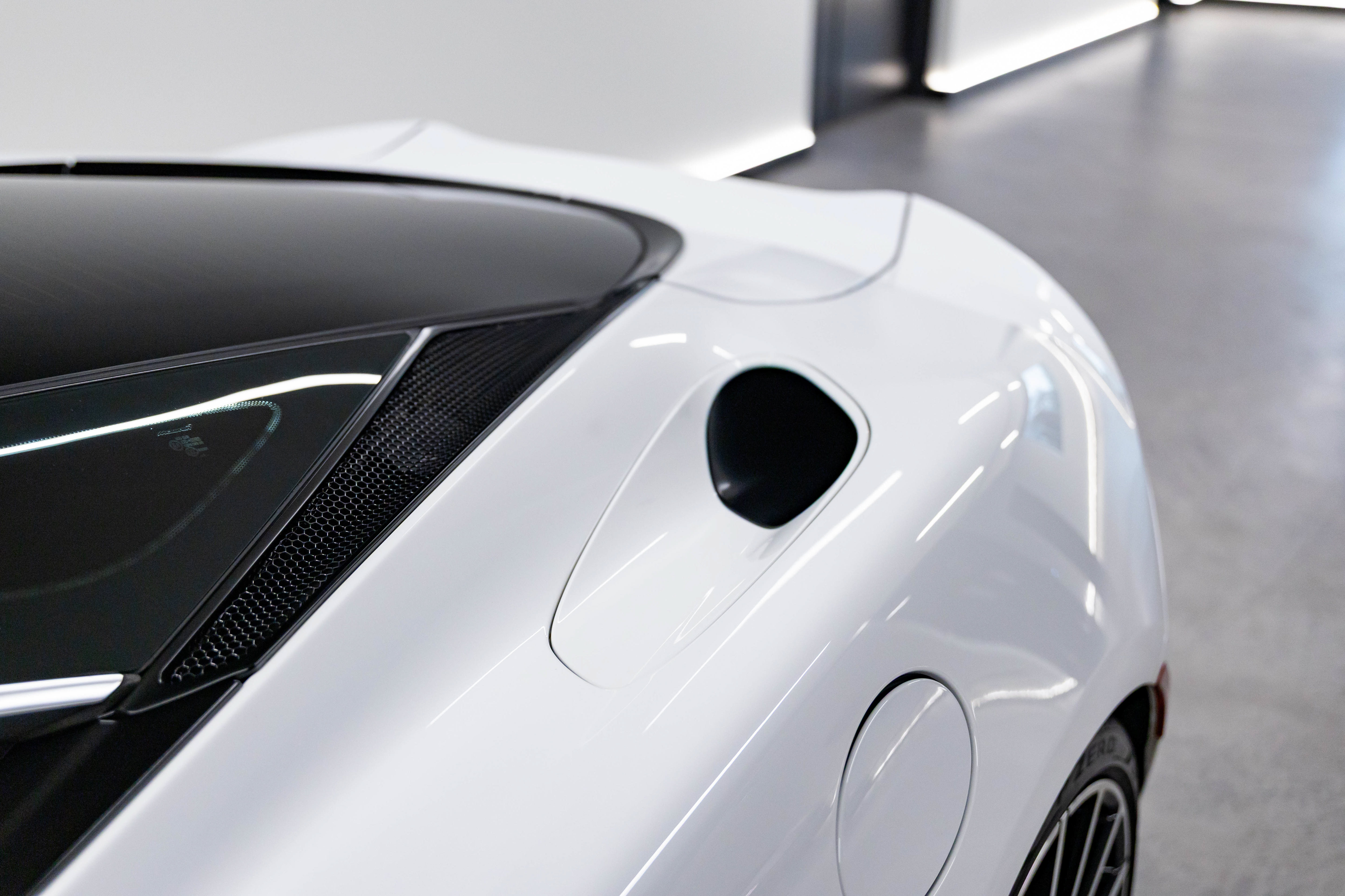 Used 2020 McLaren GT RWD image 30