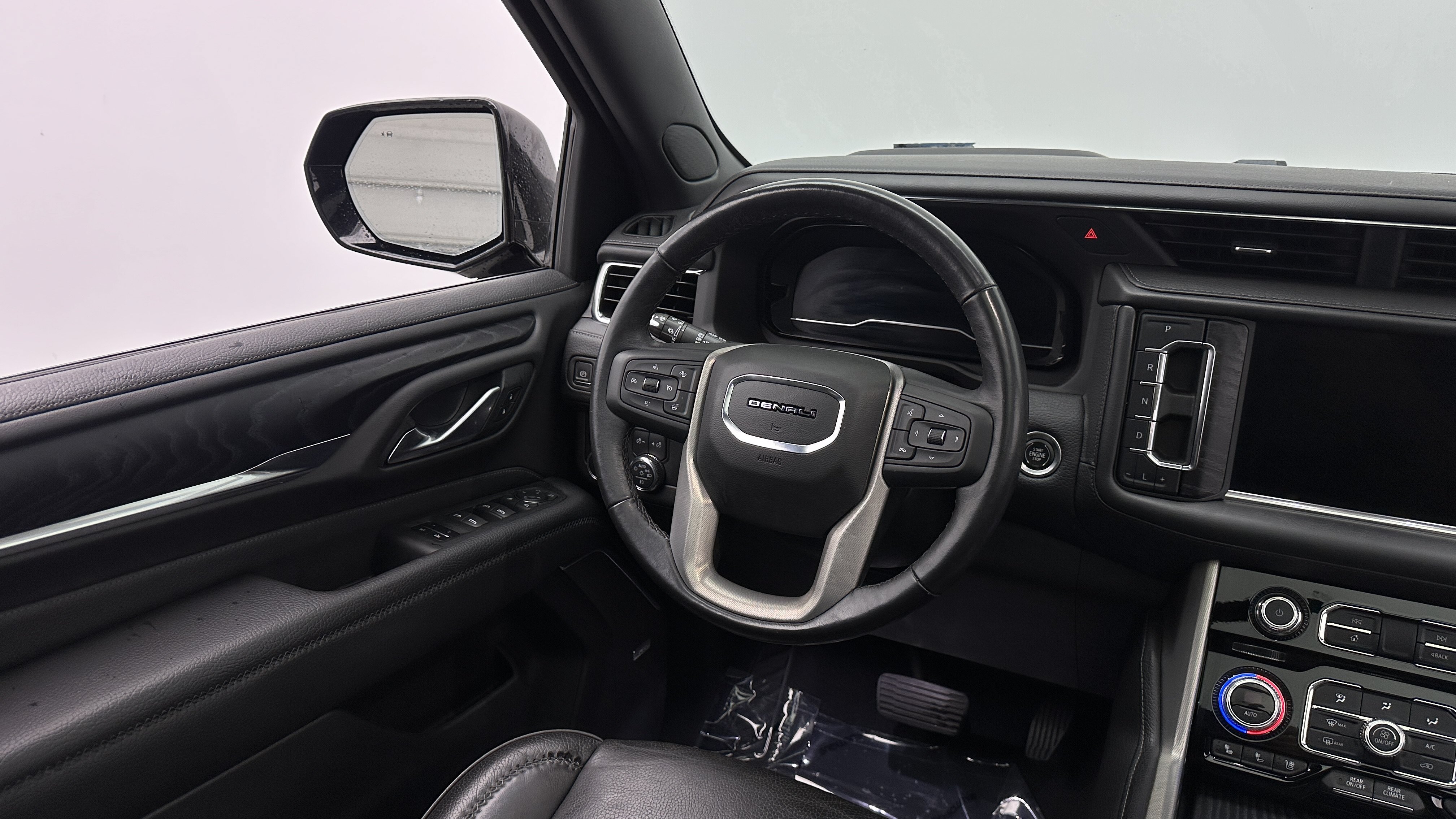 Used 2022 GMC Yukon Denali RWD image 37