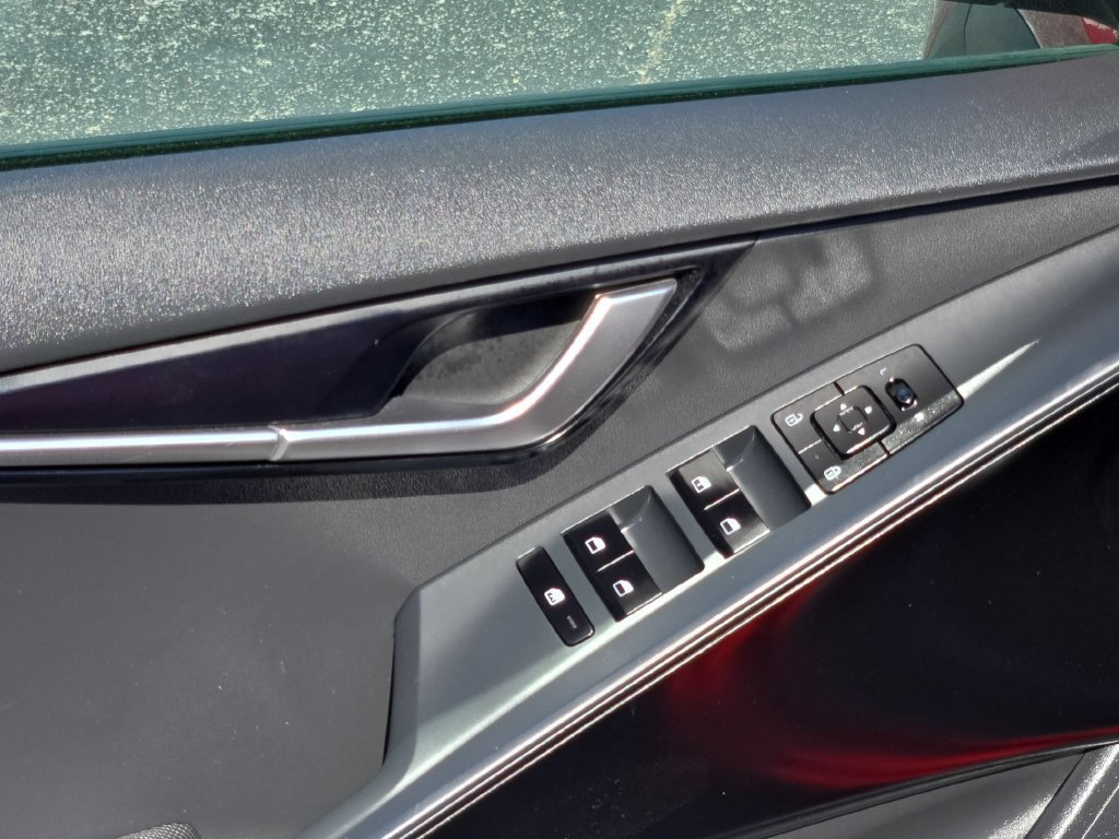 Used 2025 Kia Niro LX FWD image 12