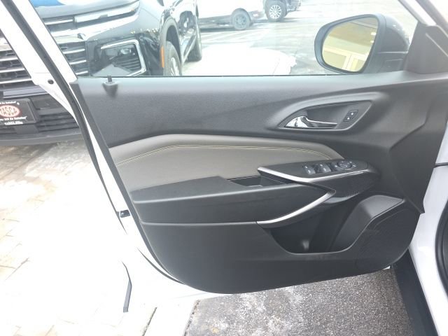 Used 2026 Chevrolet Trax ACTIV w/ Sunroof Package image 11