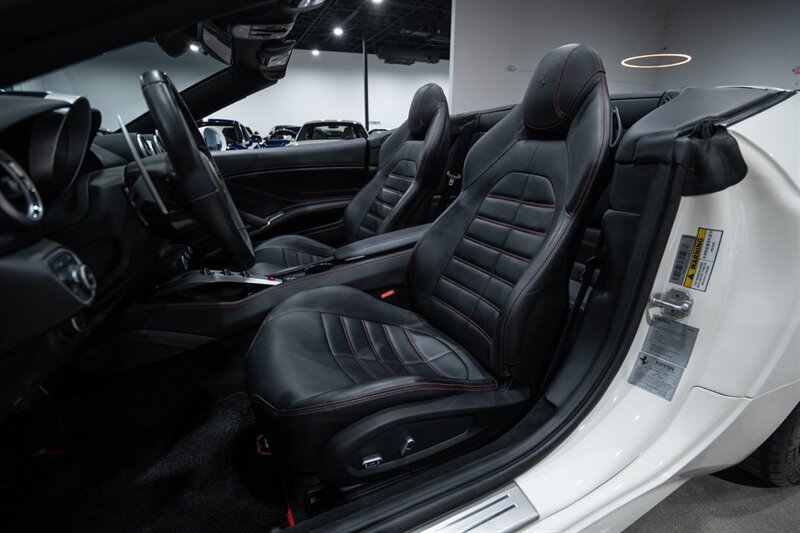 Used 2016 Ferrari California T RWD image 23