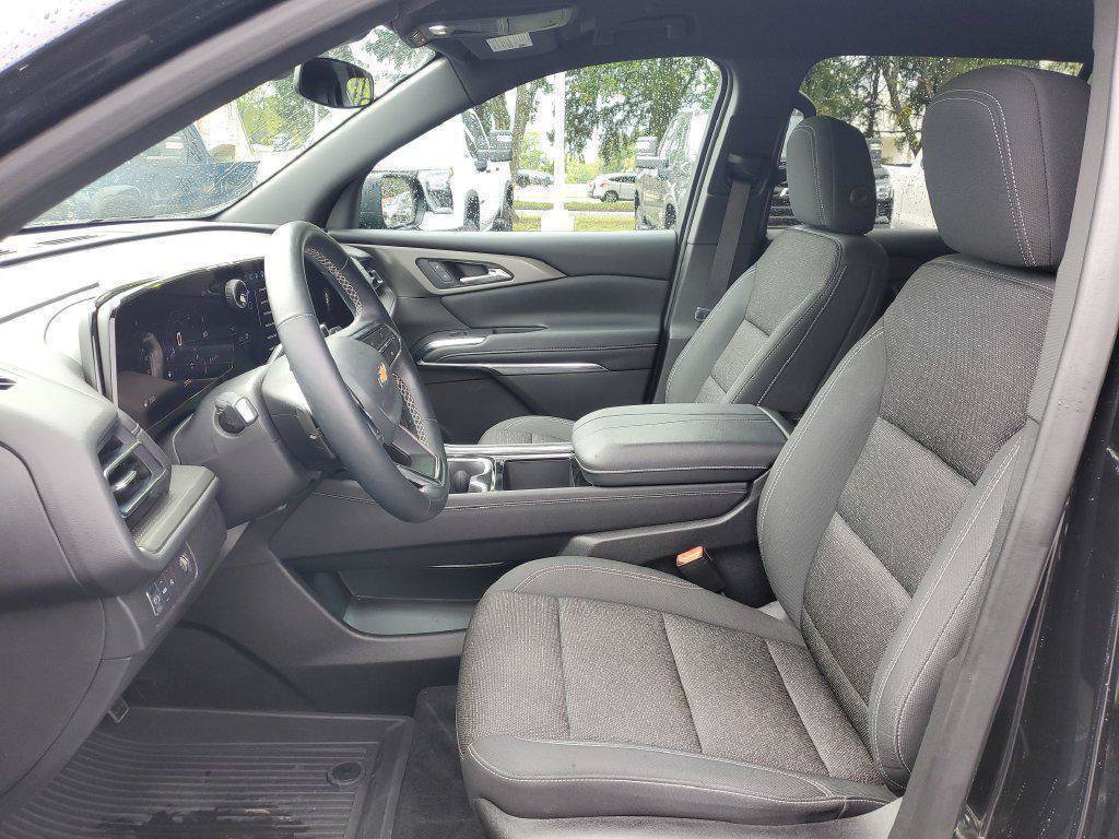 Used 2025 Chevrolet Traverse LT w/ Driver Confidence Package FWD image 5