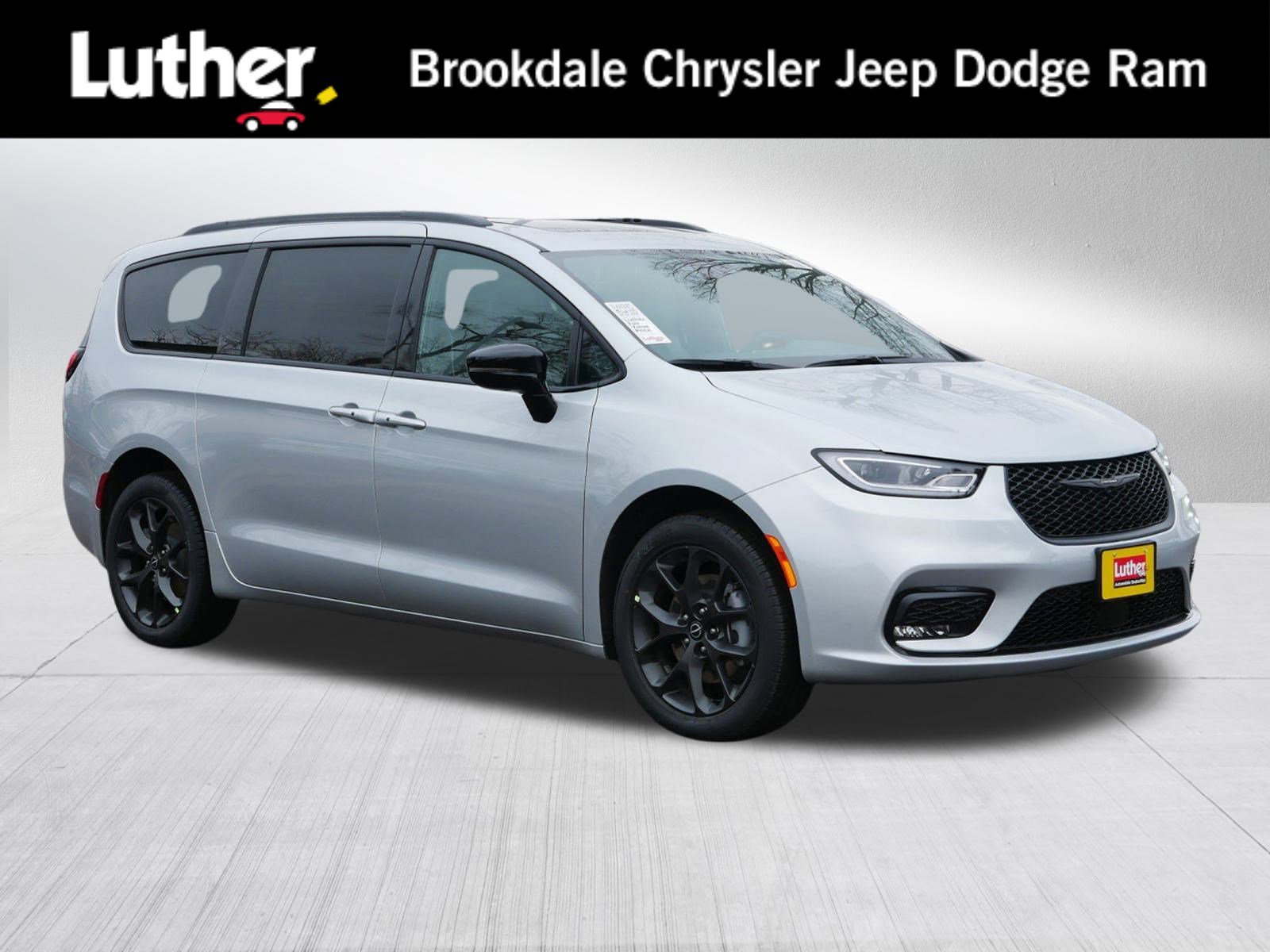 New 2026 Chrysler Pacifica Limited w/ S Appearance Package image 1