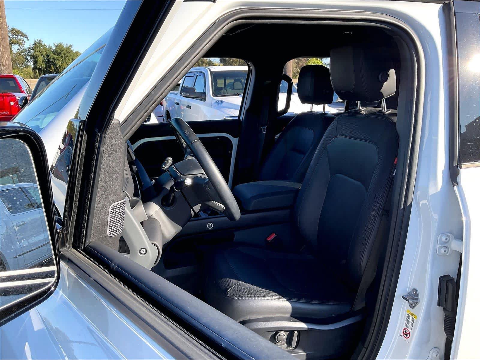 Used 2024 Land Rover Defender 110 X-Dynamic SE AWD/4WD image 30