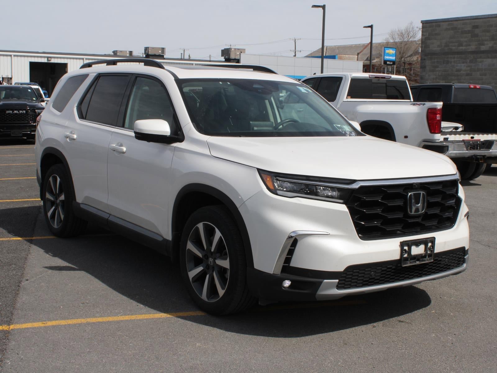 Used 2024 Honda Pilot Elite image 3