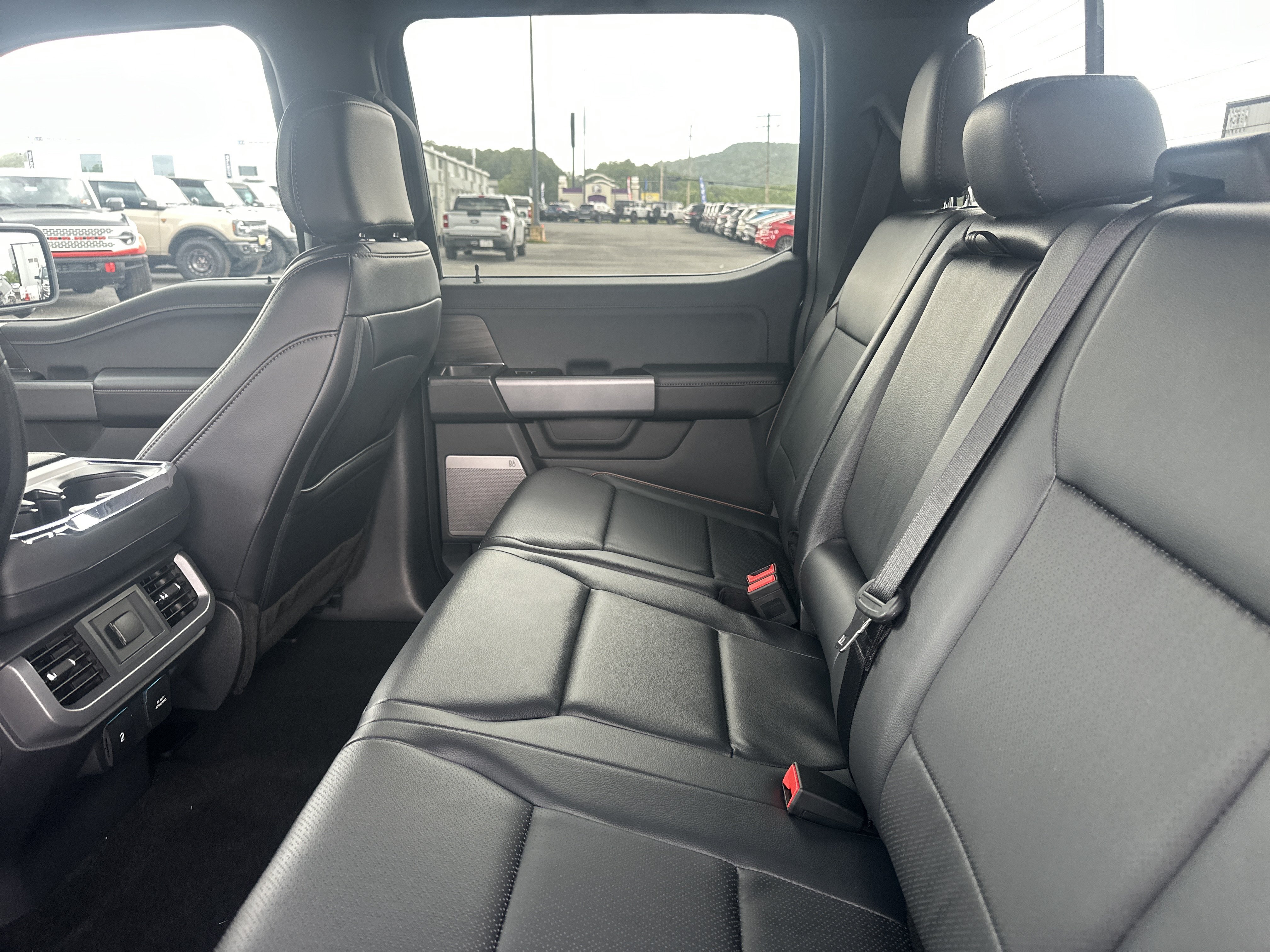 Used 2025 Ford F150 Lariat w/ Equipment Group 501A Mid AWD/4WD image 15