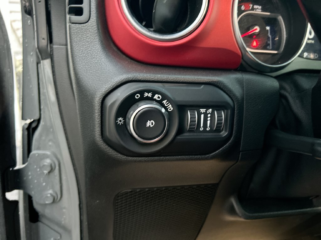Used 2021 Jeep Wrangler Unlimited Rubicon w/ Dual Top Group AWD/4WD image 21