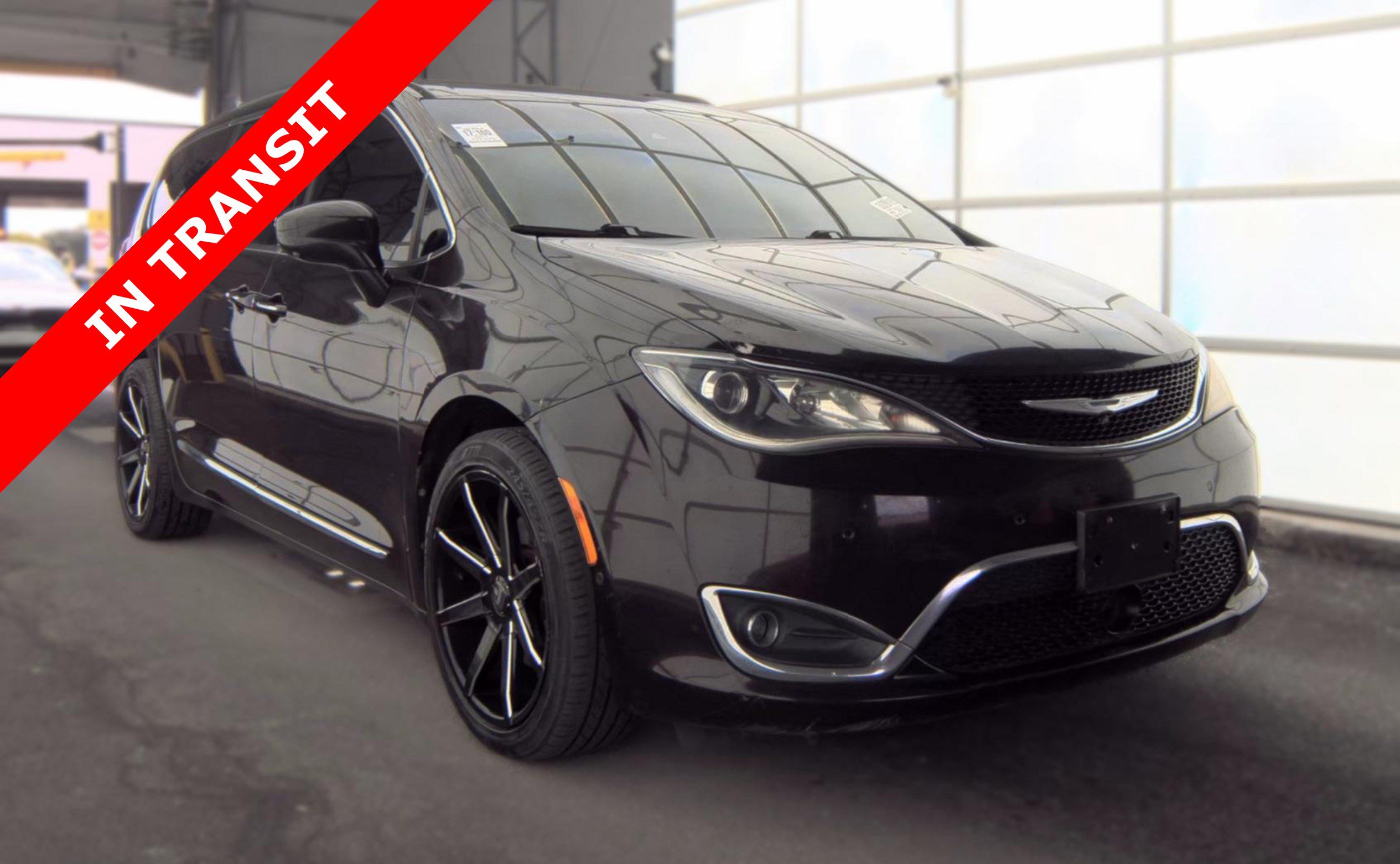 Used 2017 Chrysler Pacifica Touring-L Plus w/ Advanced Safetytec Group FWD image 5