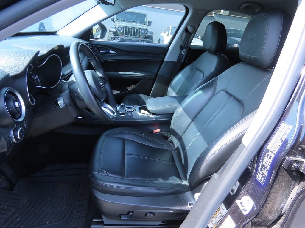 Used 2021 Alfa Romeo Stelvio Sprint w/ Nero Edizione image 10