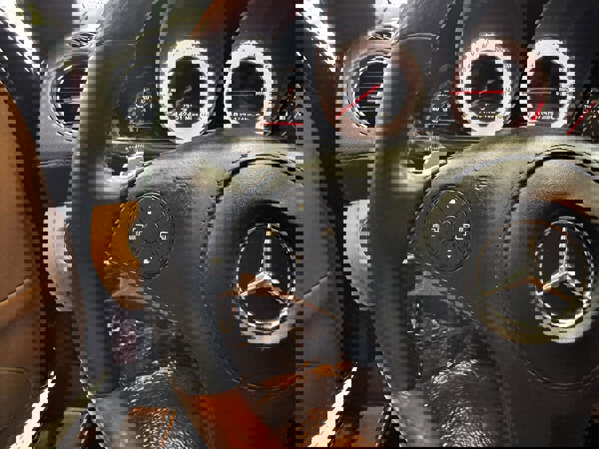 Used 2011 Mercedes-Benz SL 550 image 33