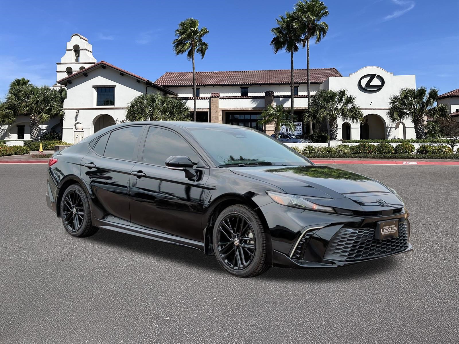 Used 2025 Toyota Camry SE w/ Convenience Package FWD image 1