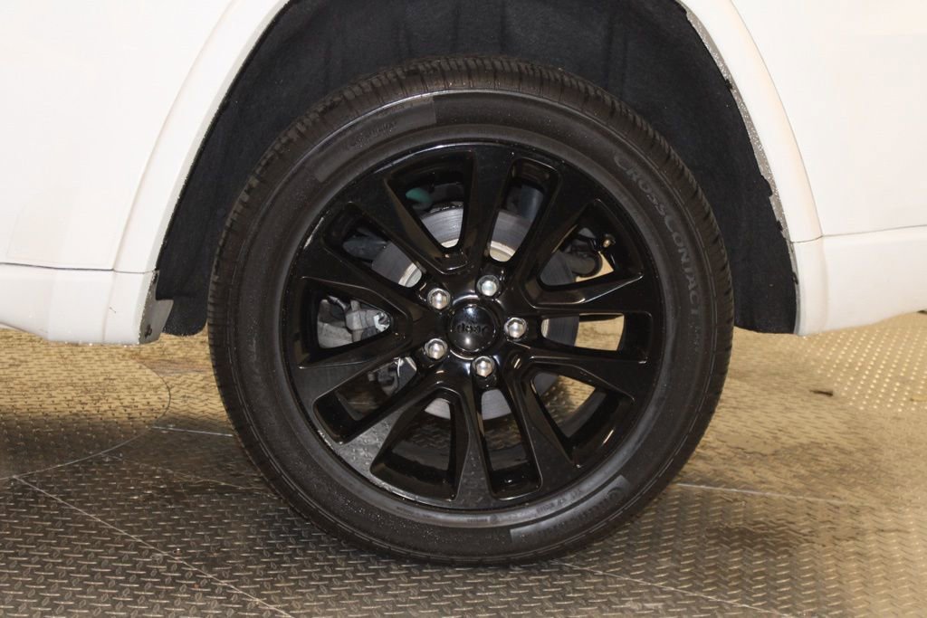 Used 2019 Jeep Grand Cherokee Altitude AWD/4WD image 16