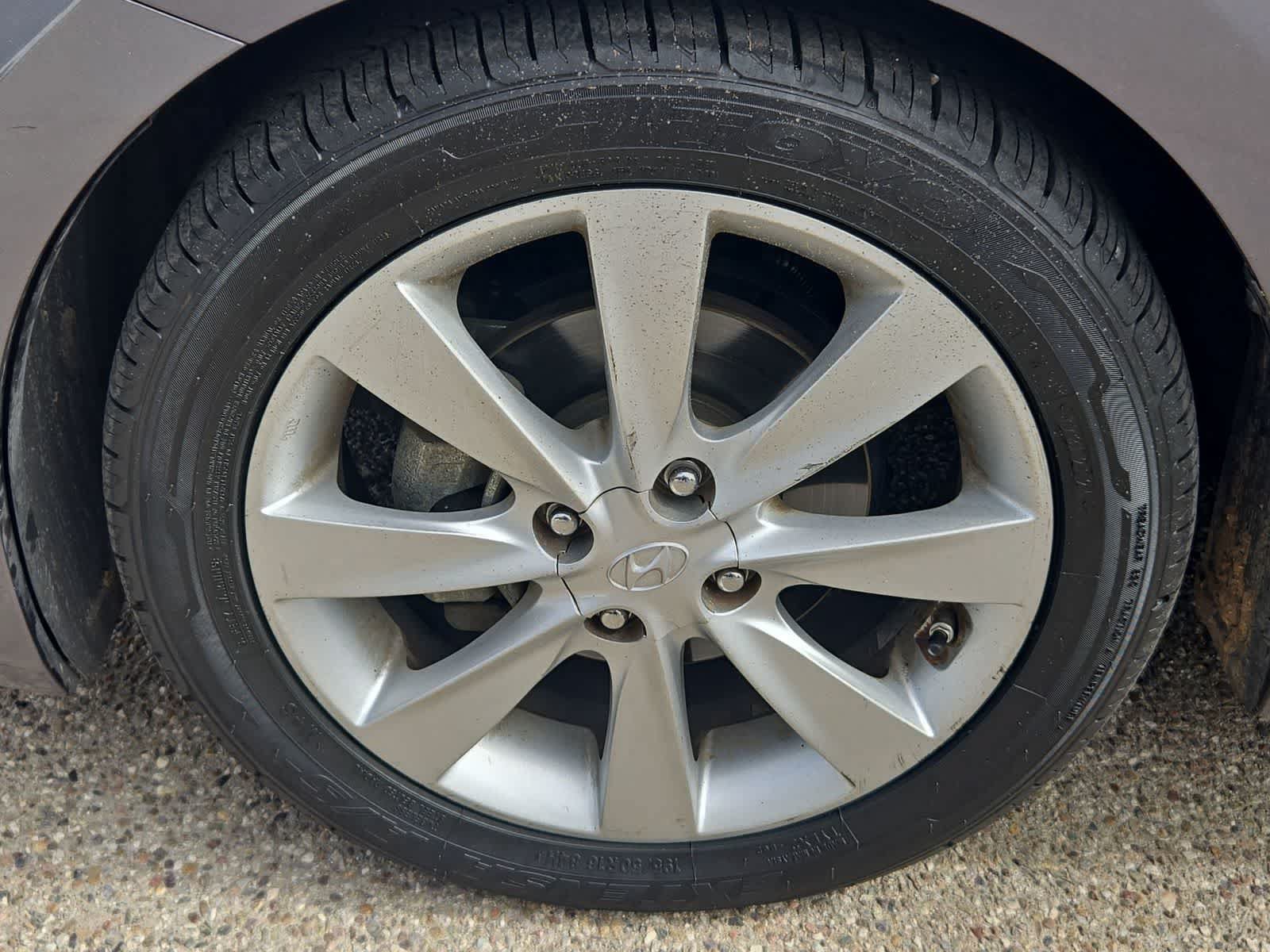 Used 2013 Hyundai Accent SE FWD image 14