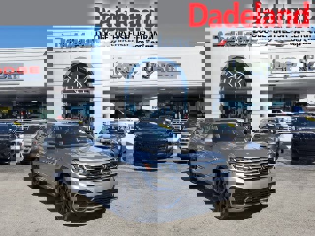 Used 2022 Volkswagen Atlas Cross Sport SEL R-Line image 1