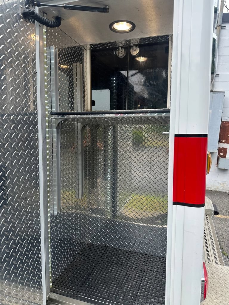 Used 2011 Chevrolet Express 4500 w/ Ambulance Package RWD image 24