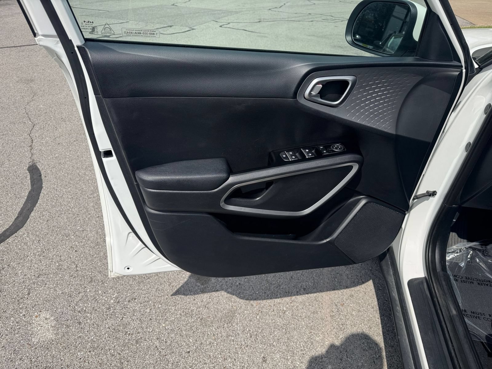Used 2025 Kia Soul LX w/ LX Technology Package FWD image 18