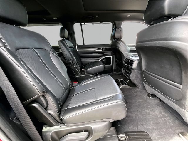 Used 2023 Jeep Wagoneer Series III w/ Premium Group I AWD/4WD image 16