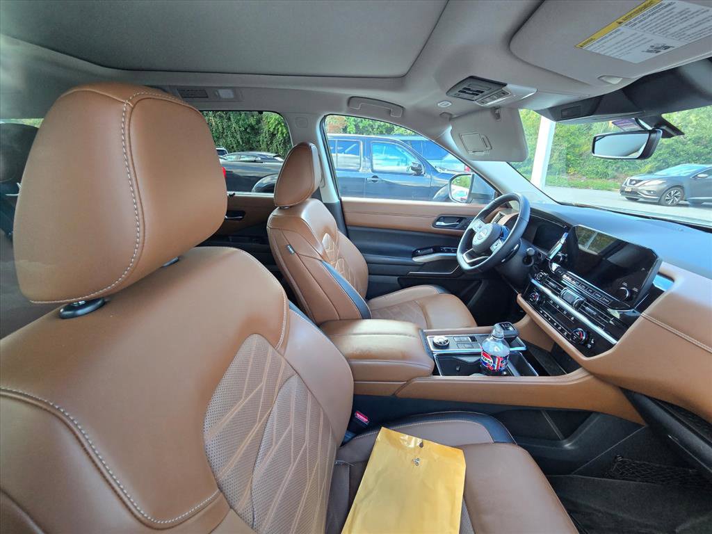 Used 2024 Nissan Pathfinder Platinum w/ Cargo Package AWD/4WD image 9