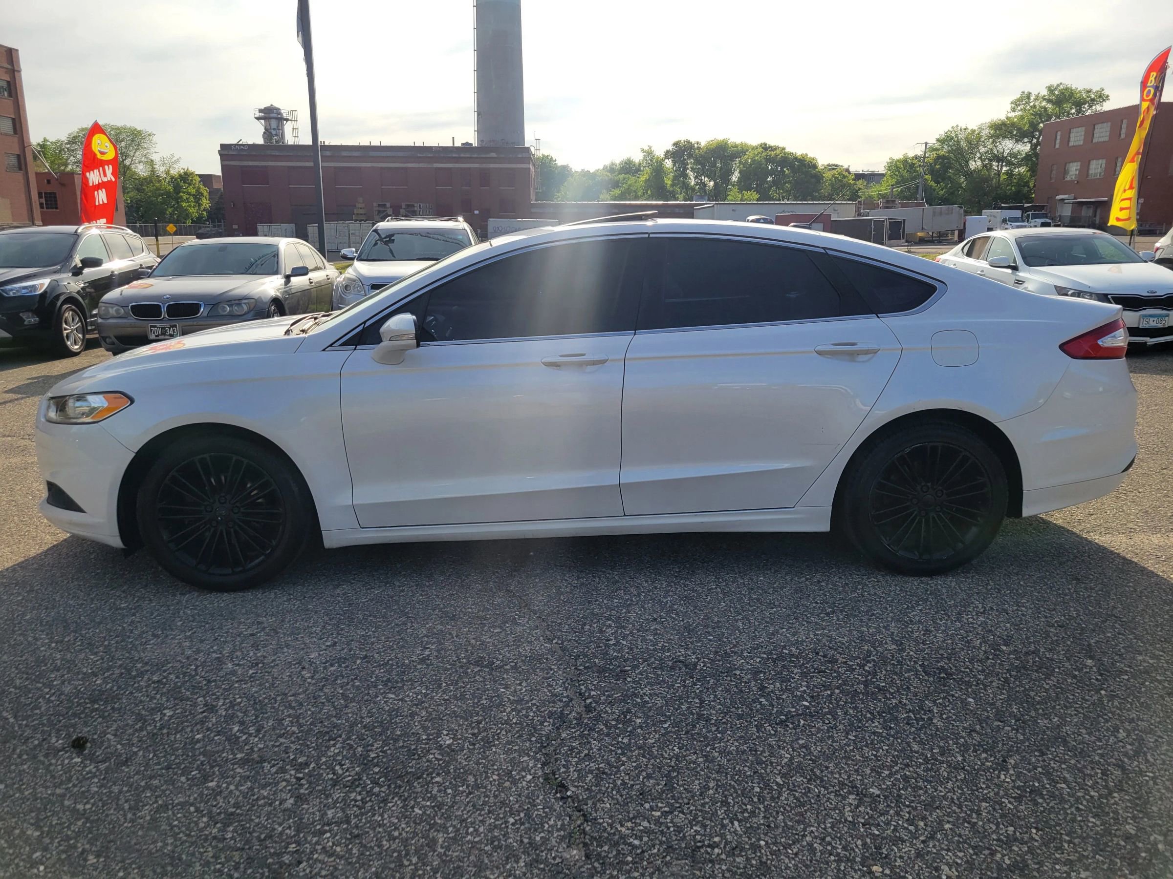 Used 2016 Ford Fusion SE w/ Equipment Group 202A FWD image 3