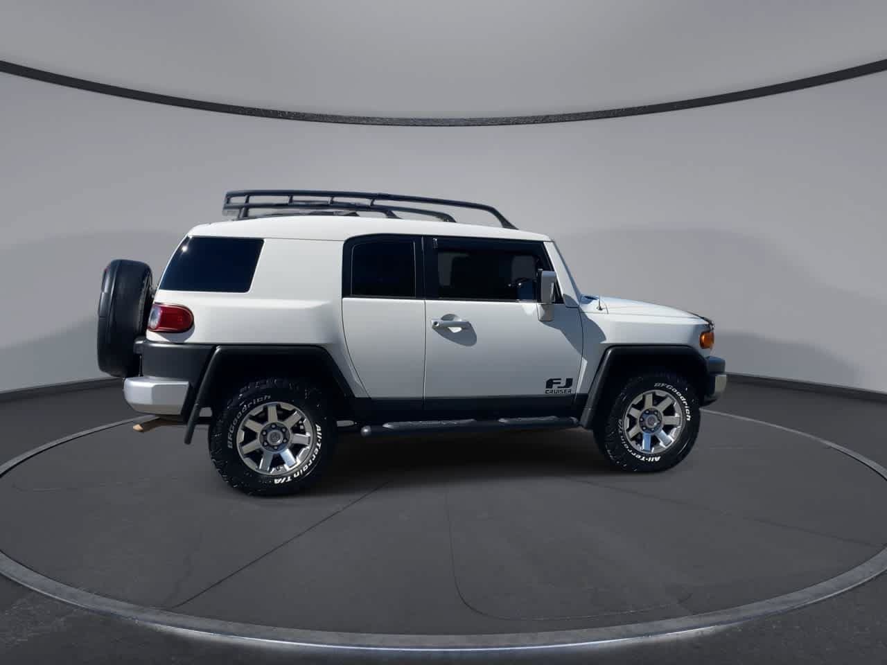 Used 2014 Toyota FJ Cruiser 4WD w/ Upgrade Package image 2