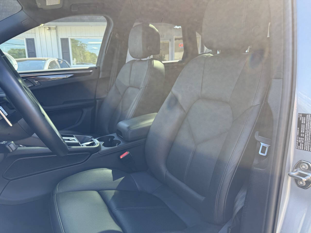 Used 2022 Porsche Macan AWD/4WD image 12