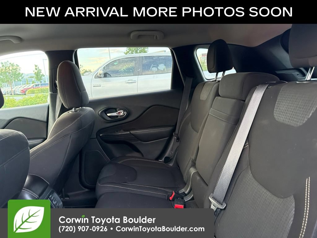 Used 2016 Jeep Cherokee Latitude w/ Safety/Convenience Group AWD/4WD image 14