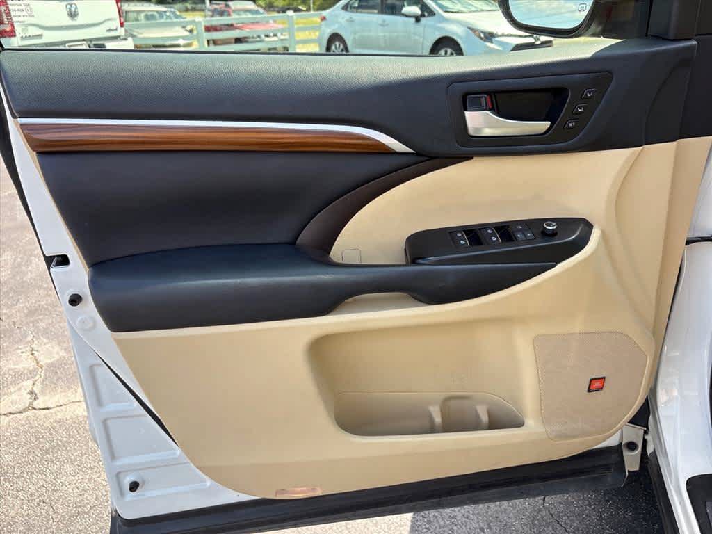 Used 2019 Toyota Highlander Limited AWD/4WD image 20