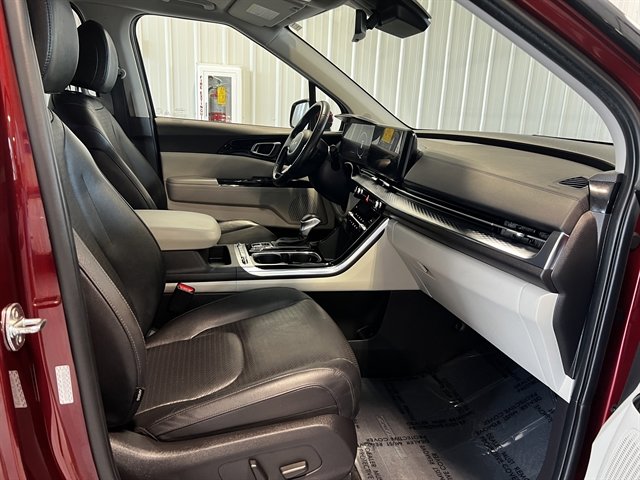 Used 2024 Kia Carnival SX Prestige image 31