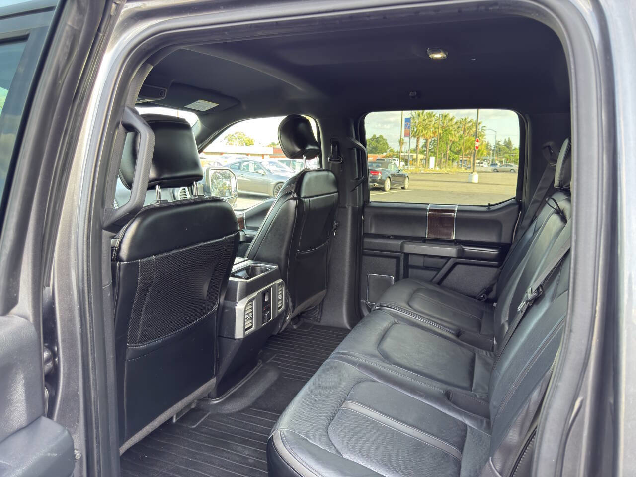 Used 2015 Ford F150 Platinum w/ Equipment Group 701A Luxury AWD/4WD image 11