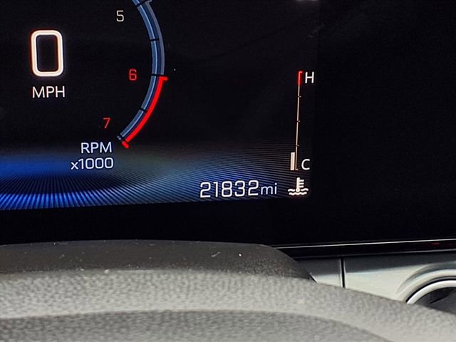 Used 2025 Chevrolet Trax LT w/ LT Convenience Package image 17