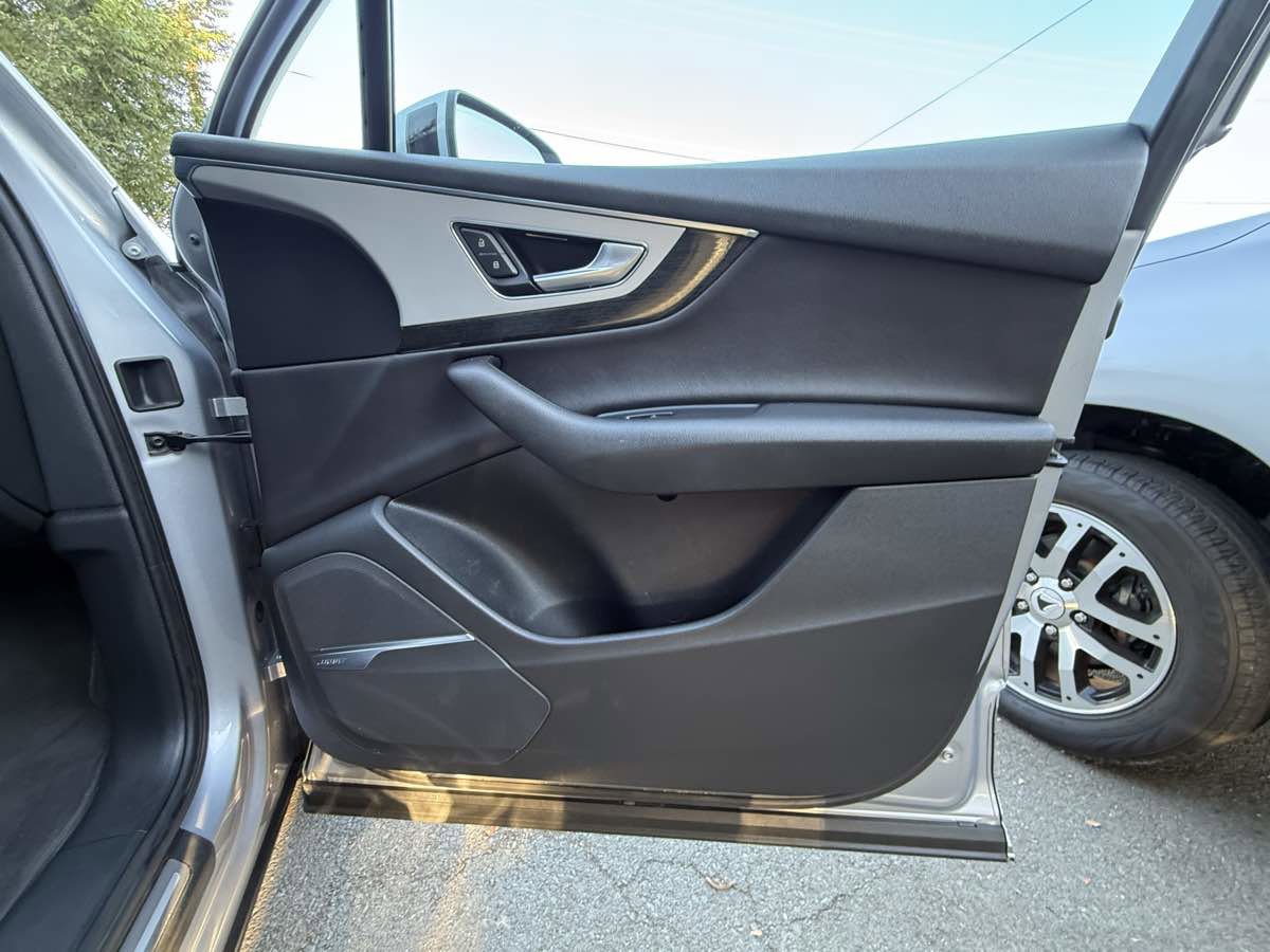 Used 2018 Audi Q7 2.0T Premium Plus AWD/4WD image 24