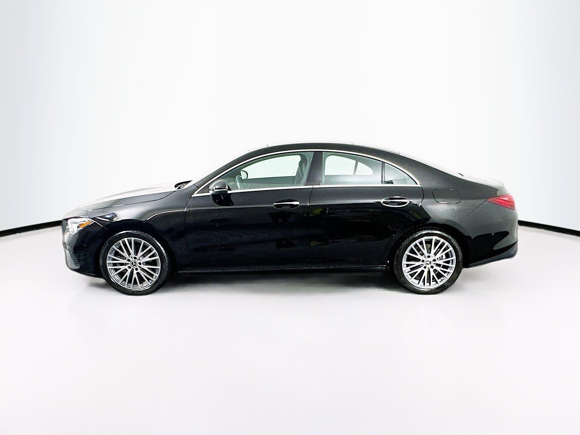 Used 2025 Mercedes-Benz CLA 250 4MATIC image 4