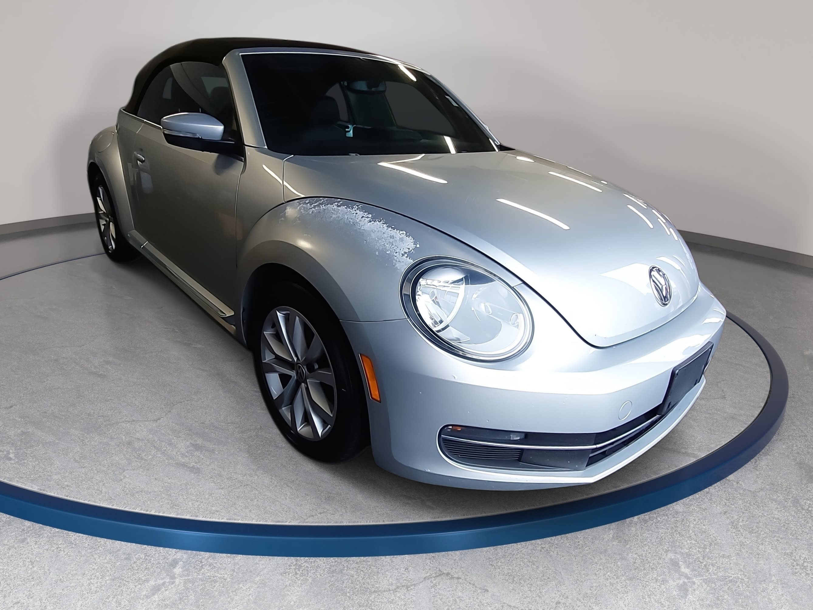 Used 2013 Volkswagen Beetle TDI FWD image 3