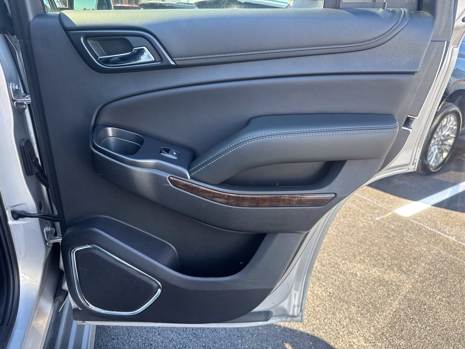 Used 2018 Chevrolet Tahoe LT AWD/4WD image 35
