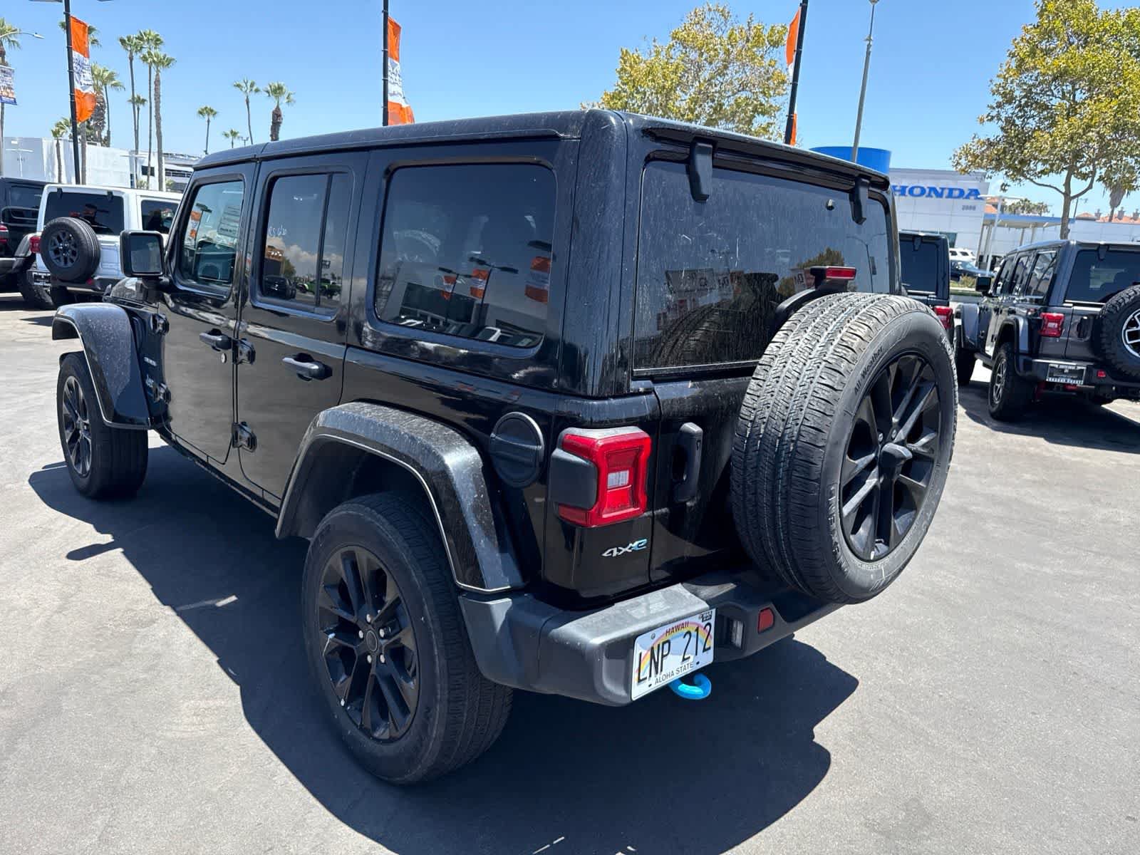 Used 2024 Jeep Wrangler Unlimited Sahara AWD/4WD image 26