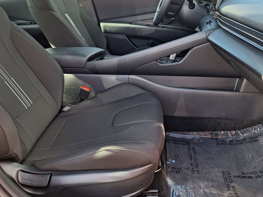 New 2025 Hyundai Elantra SEL image 26