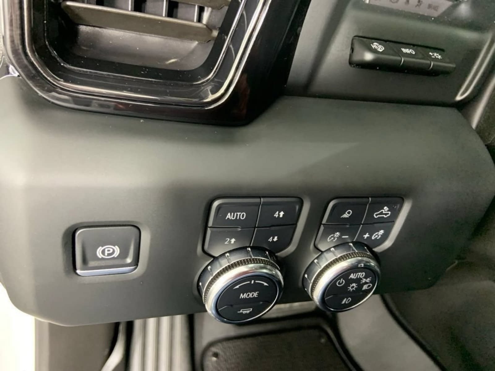 Used 2024 GMC Sierra 1500 AT4 w/ Technology Package AWD/4WD image 33