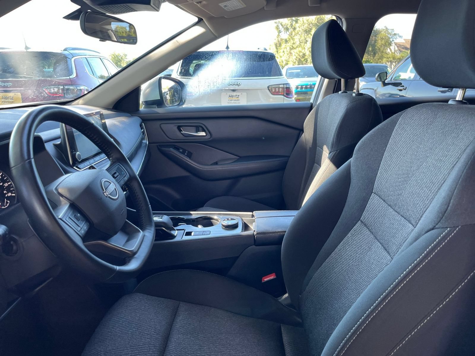 Used 2025 Nissan Rogue SV AWD/4WD image 27