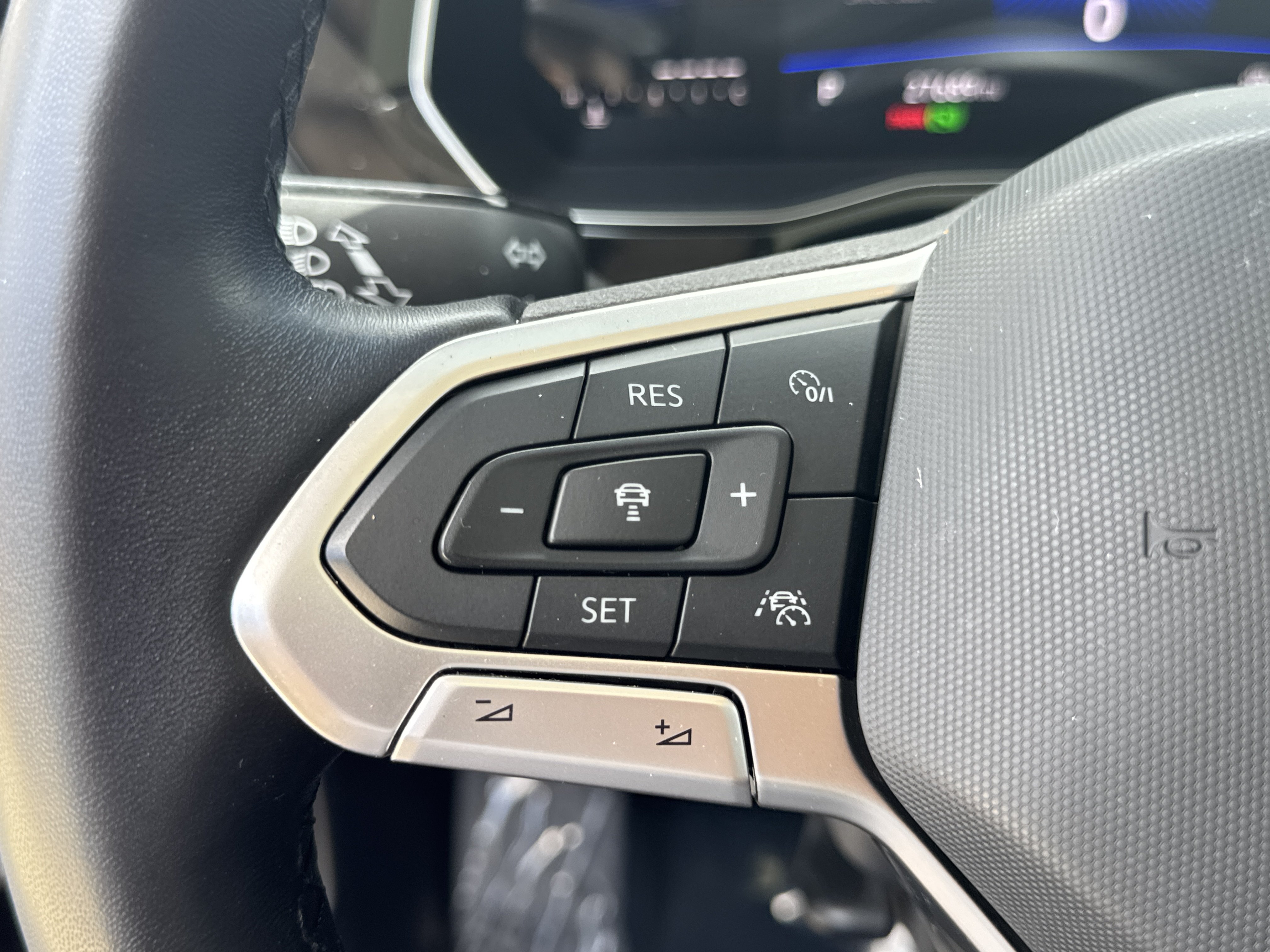 Certified 2023 Volkswagen Jetta SE w/ Panoramic Sunroof Package FWD image 25