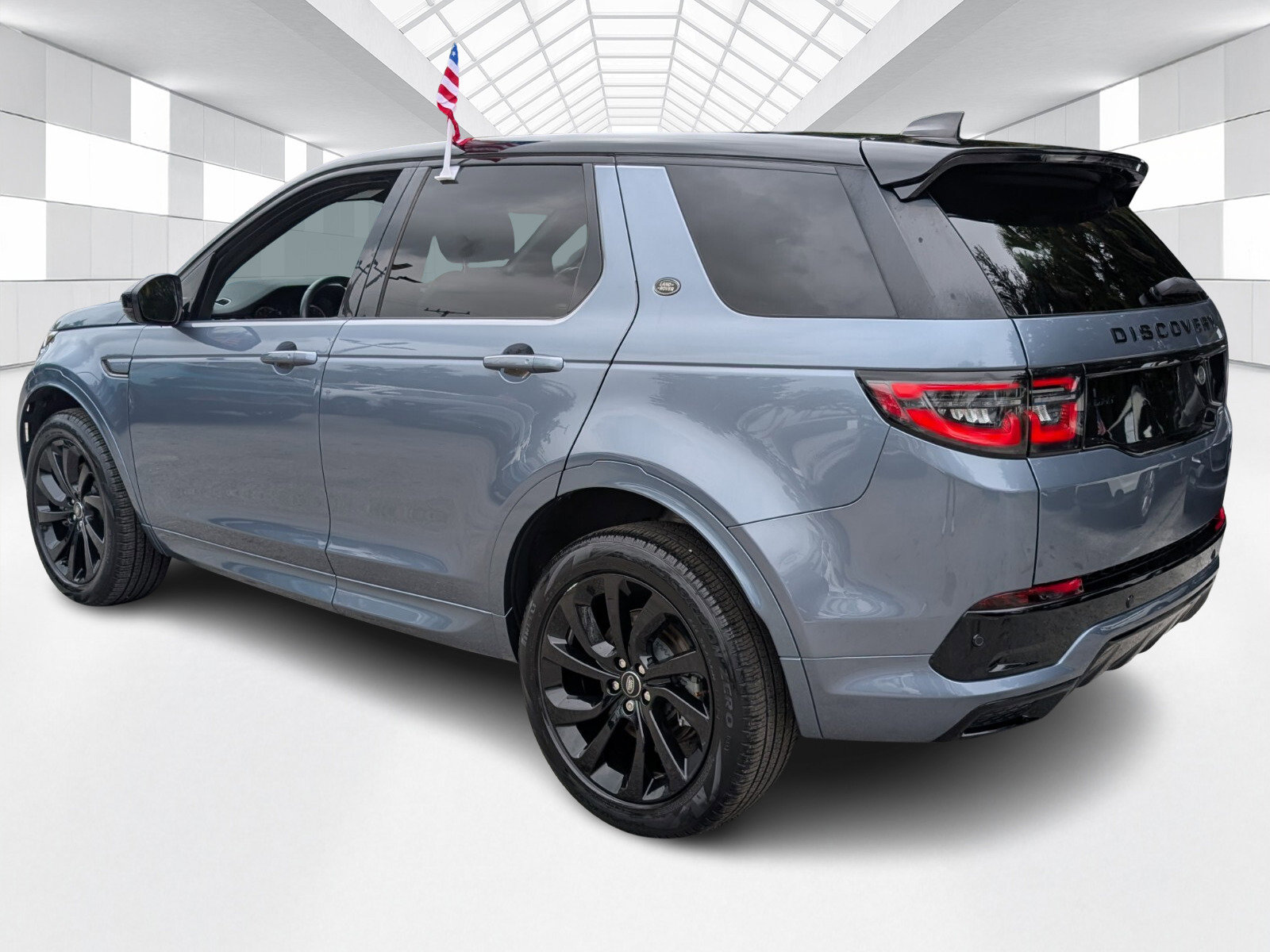 Used 2023 Land Rover Discovery Sport S R-Dynamic image 5