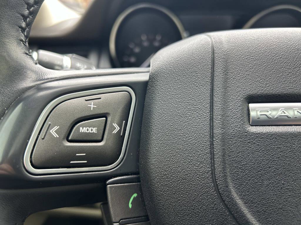 Used 2019 Land Rover Range Rover Evoque SE Premium image 25