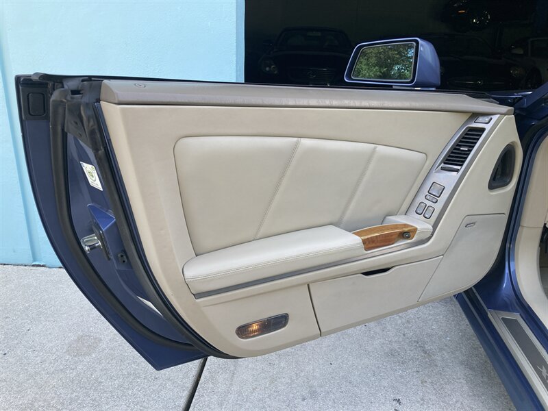 Used 2005 Cadillac XLR RWD image 29