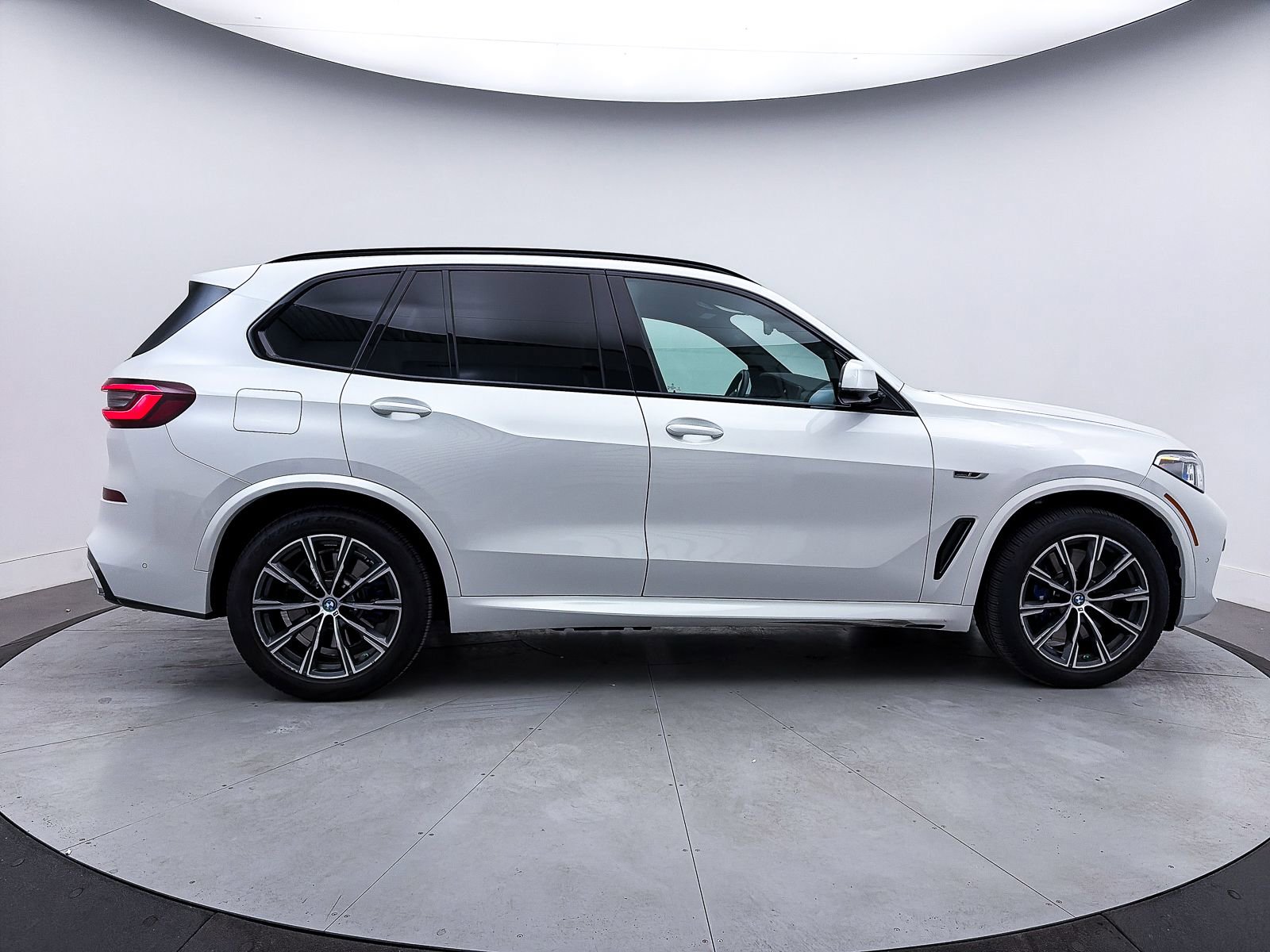 Used 2023 BMW X5 xDrive45e w/ Executive Package image 48