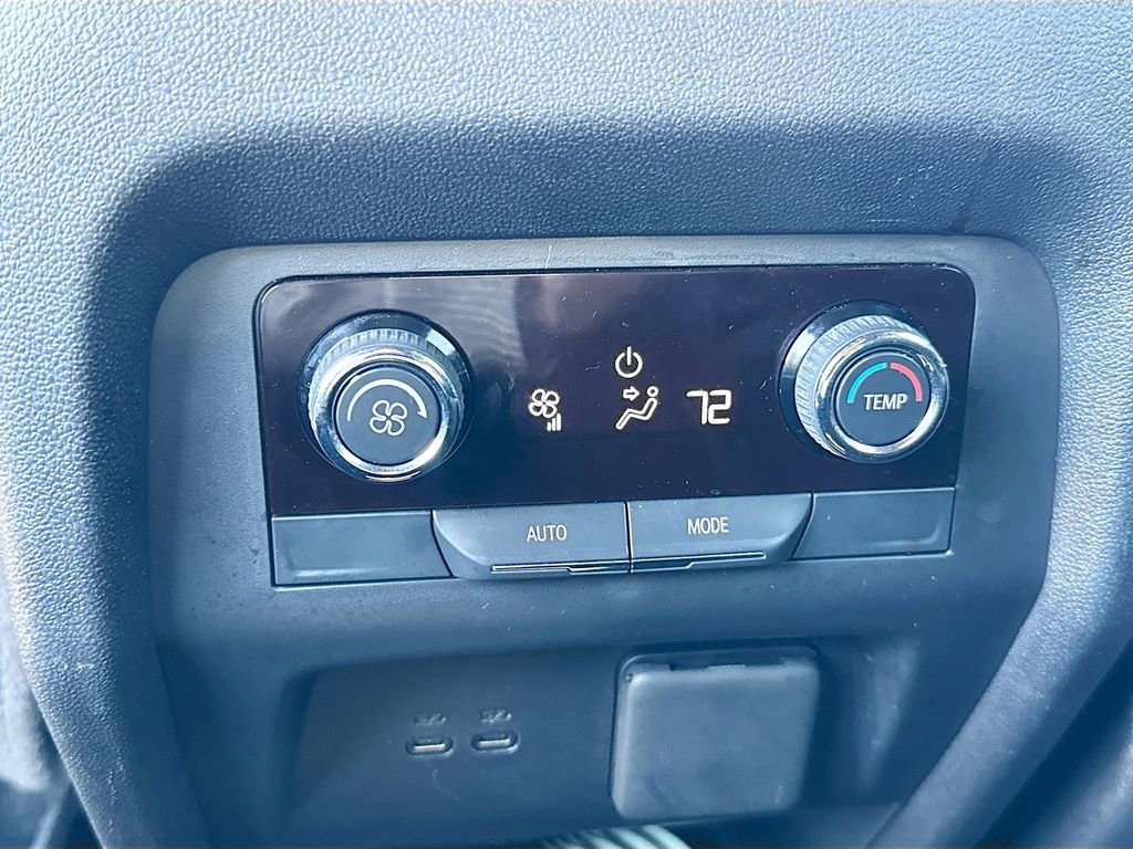 Used 2025 Chevrolet Traverse LT w/ Sun and Wheel Package image 24