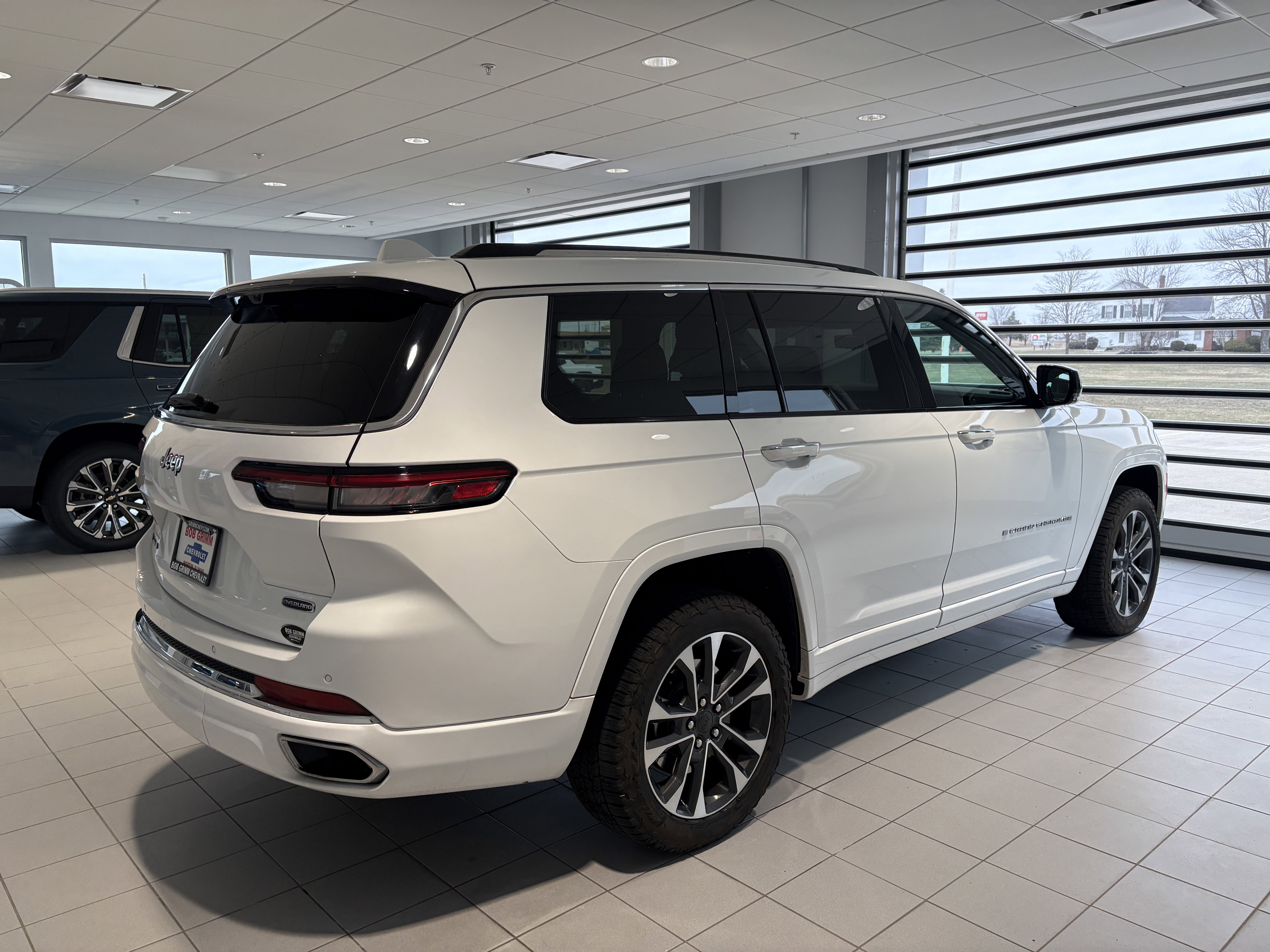 Used 2022 Jeep Grand Cherokee L Overland w/ Luxury Tech Group IV image 6