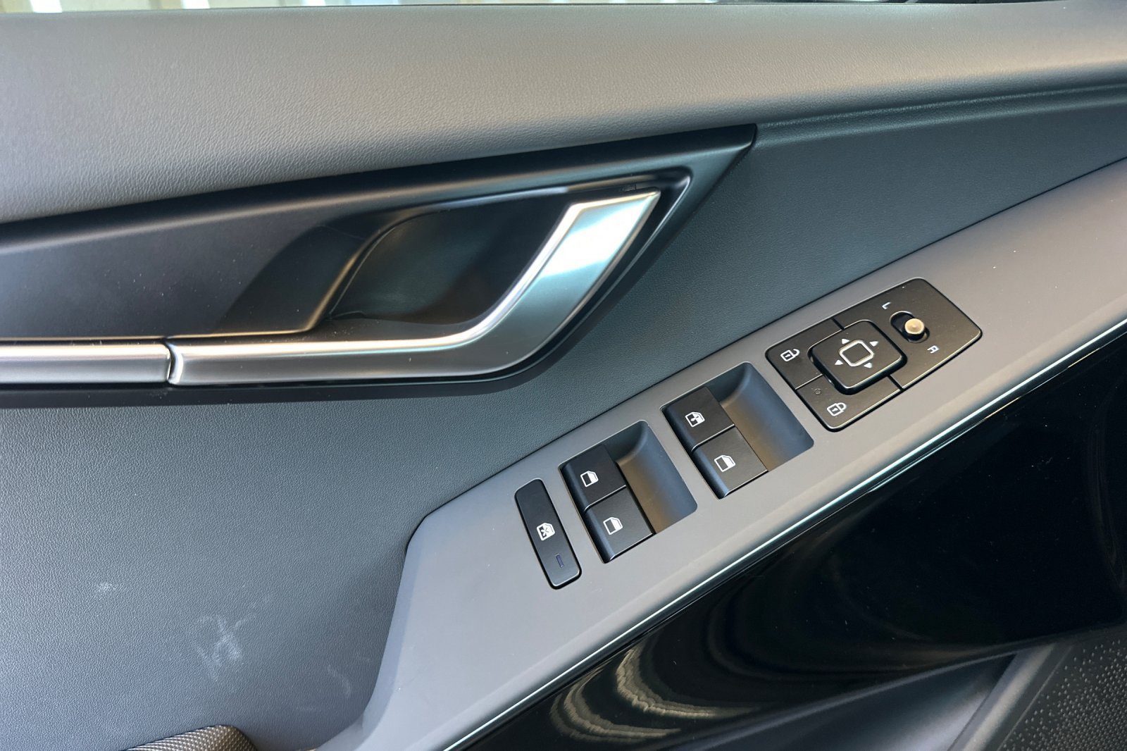 New 2026 Kia Niro EX w/ EX Premium Package FWD image 12