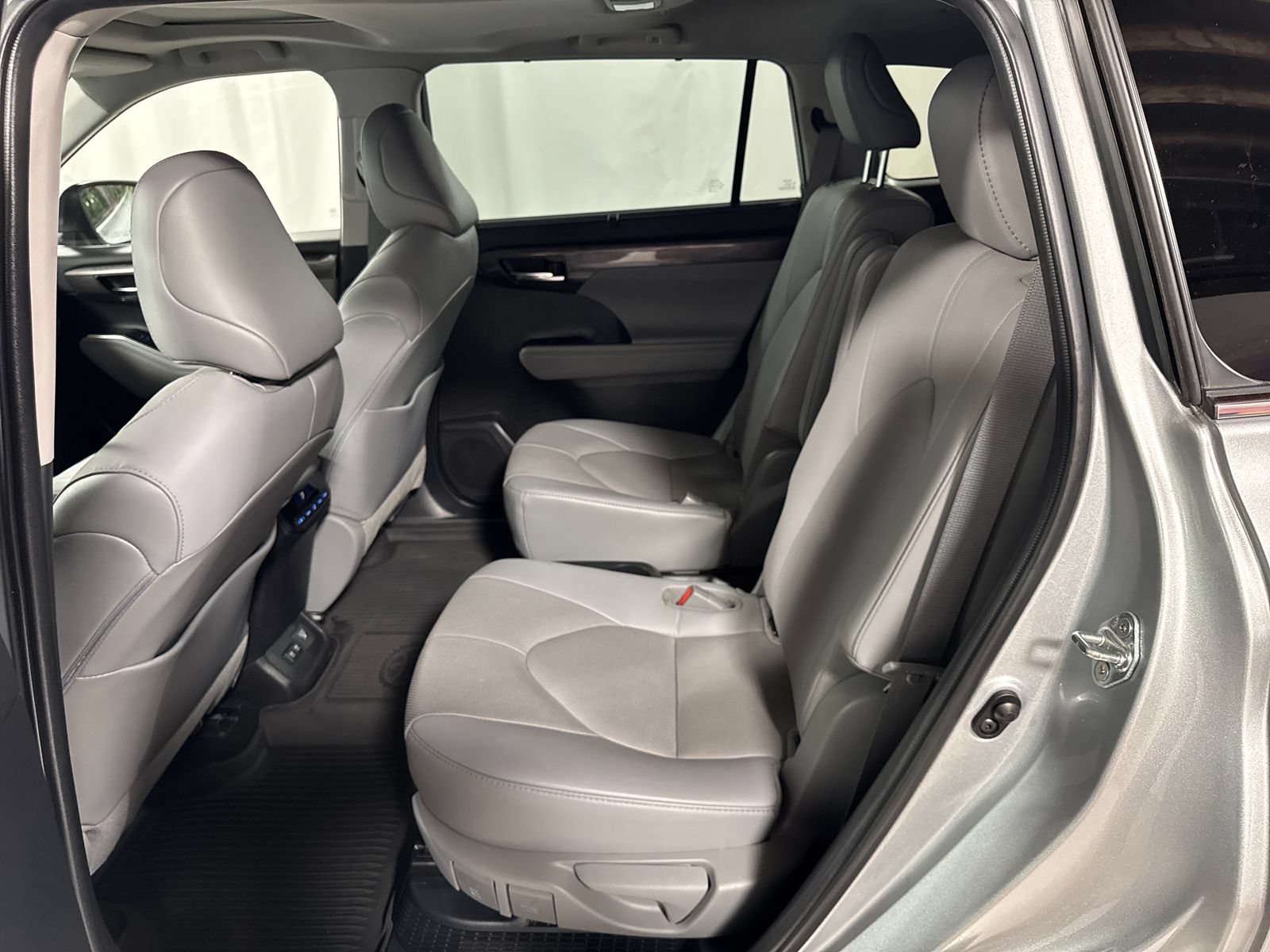 Used 2021 Toyota Highlander Limited AWD/4WD image 5