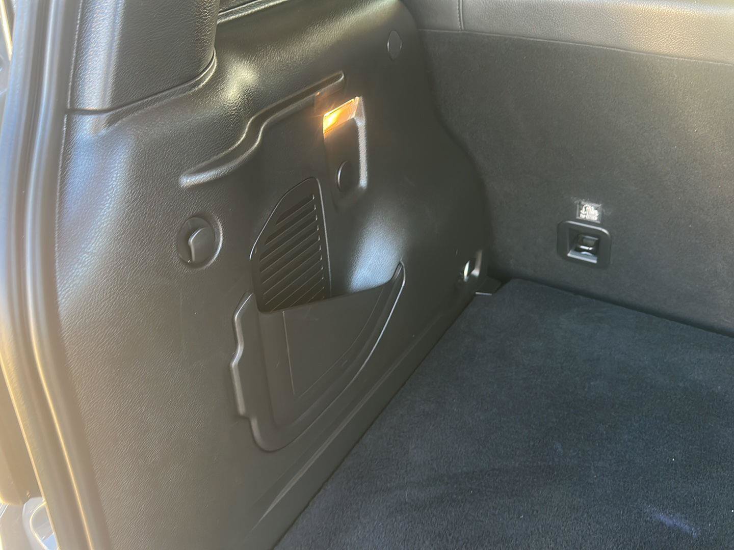 Used 2022 Jeep Renegade Limited AWD/4WD image 17