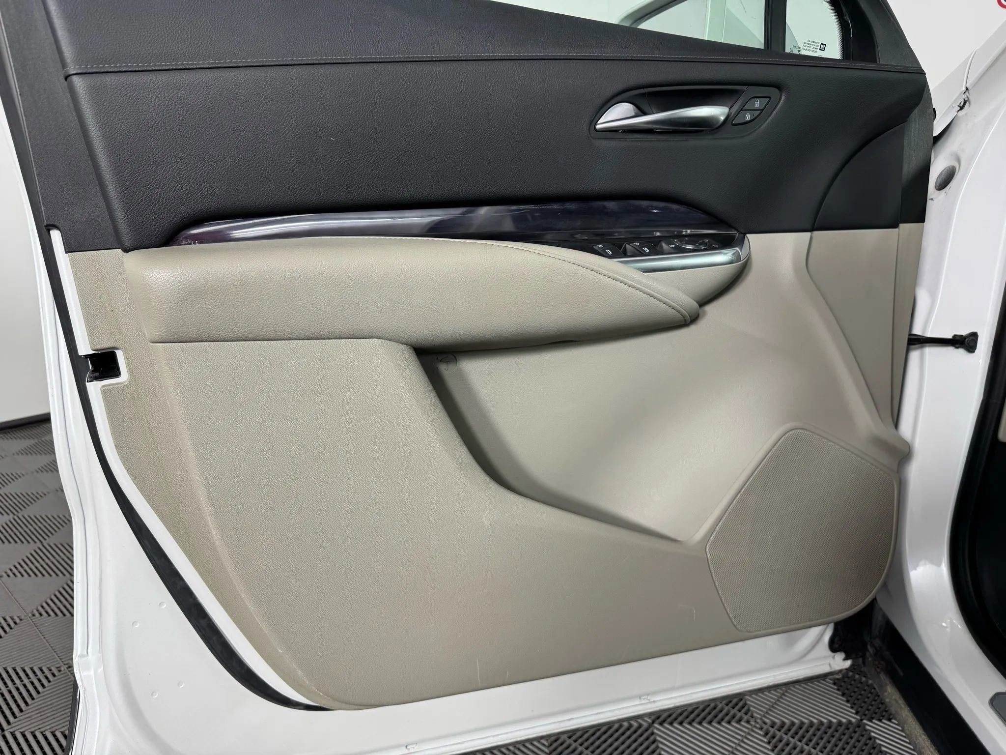 Used 2019 Cadillac XT4 Luxury w/ Cold Weather Package image 37